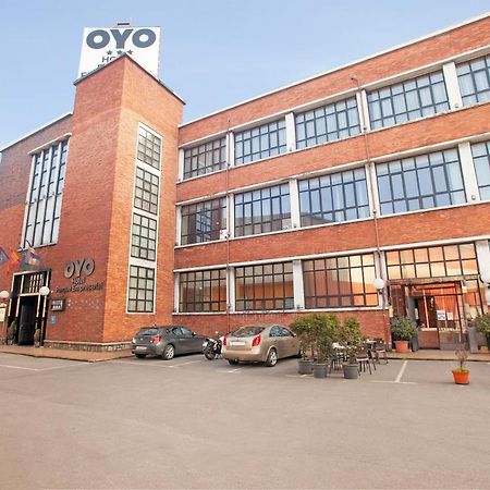 Oyo Hotel Parque Empresarial 阿维莱斯 外观 照片