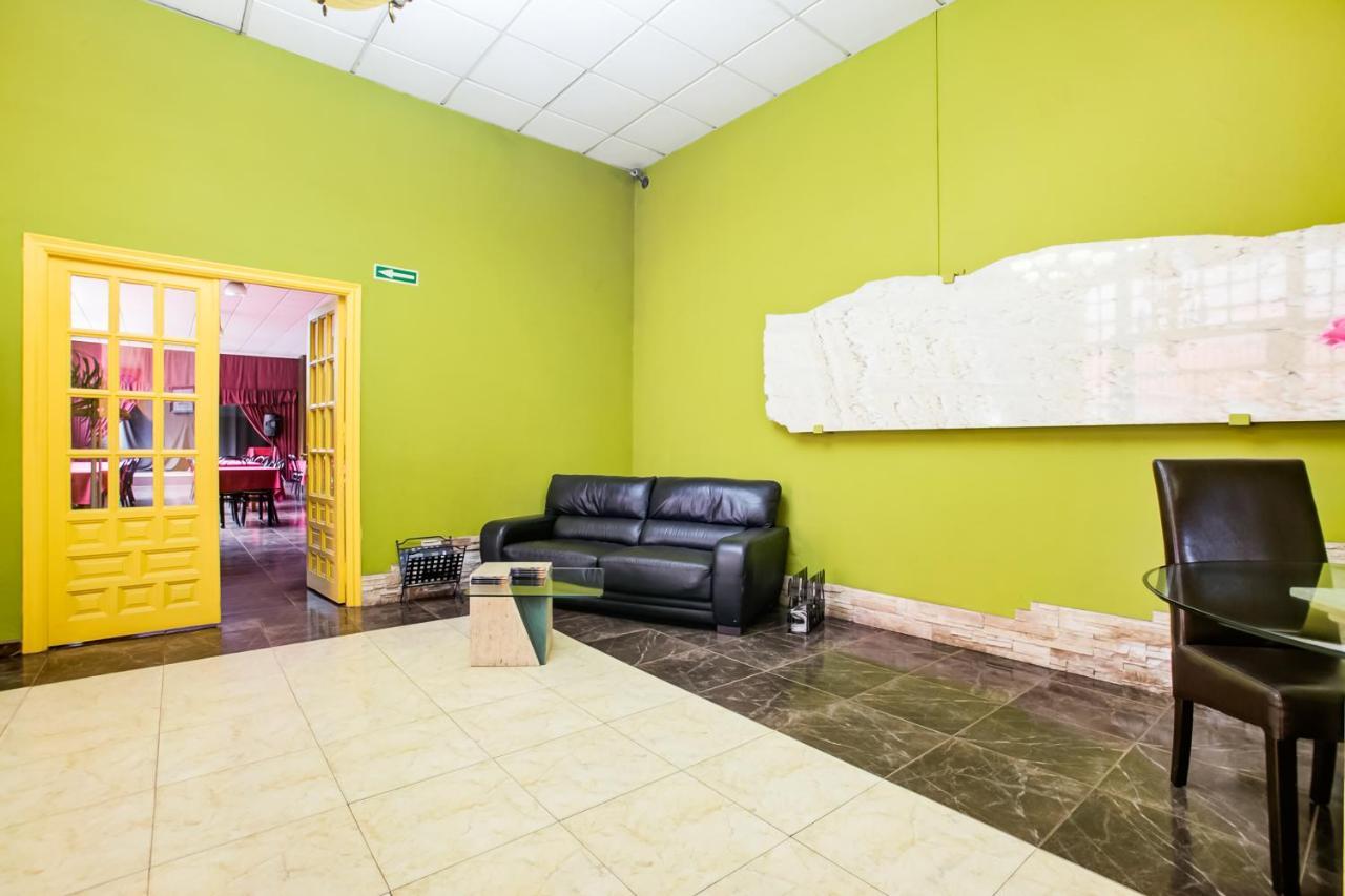 Oyo Hotel Parque Empresarial 阿维莱斯 外观 照片