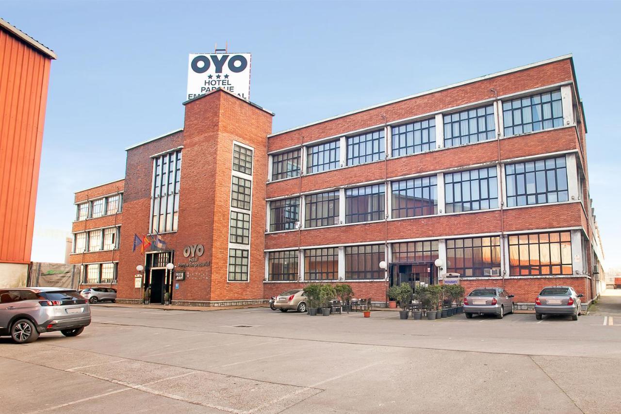 Oyo Hotel Parque Empresarial 阿维莱斯 外观 照片