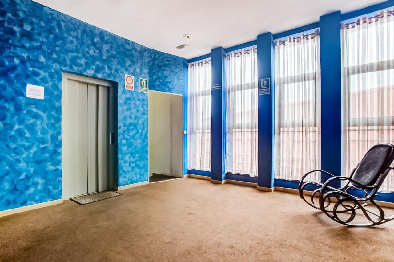 Oyo Hotel Parque Empresarial 阿维莱斯 外观 照片