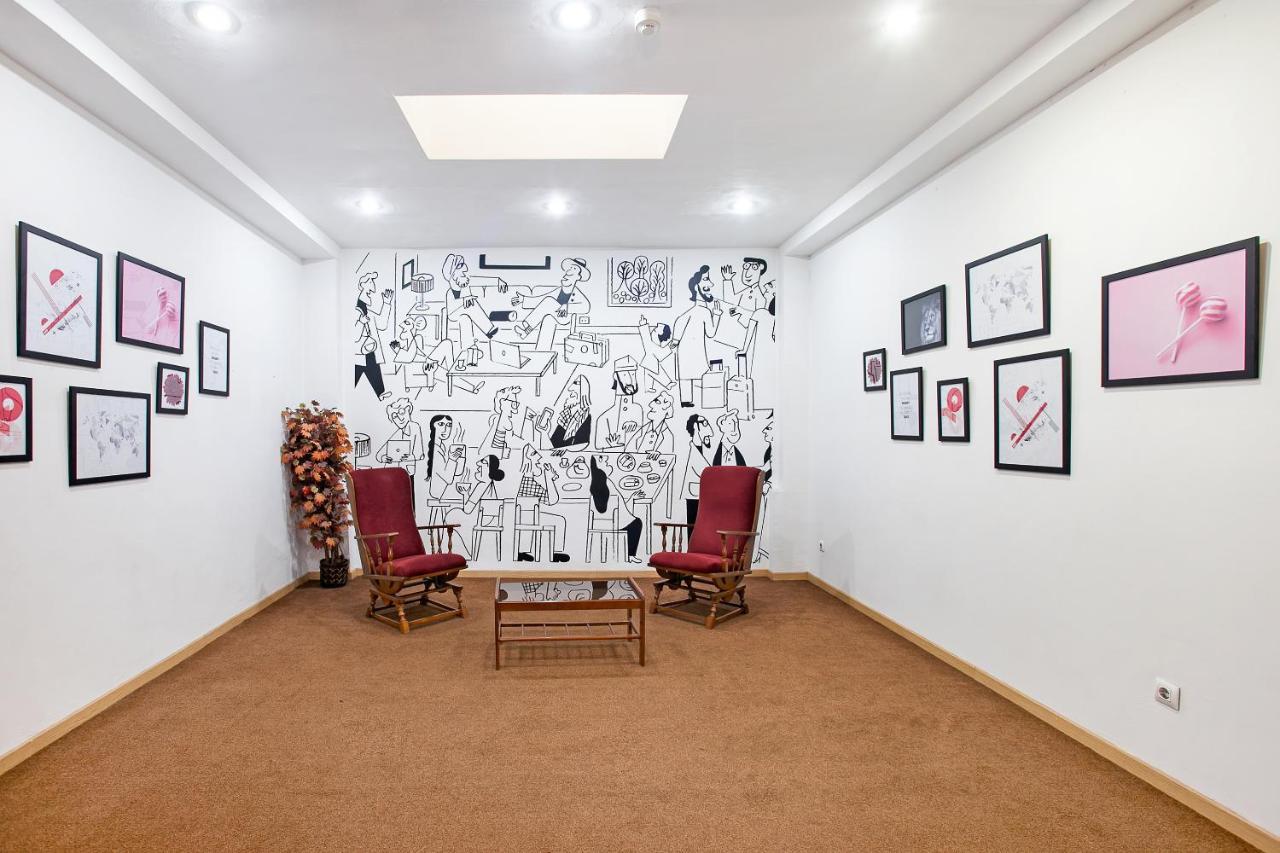 Oyo Hotel Parque Empresarial 阿维莱斯 外观 照片