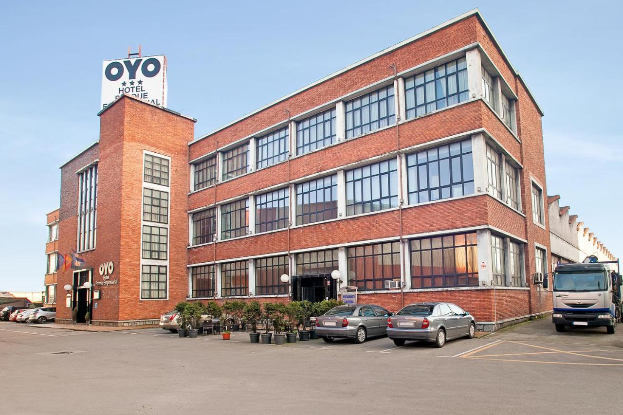 Oyo Hotel Parque Empresarial 阿维莱斯 外观 照片