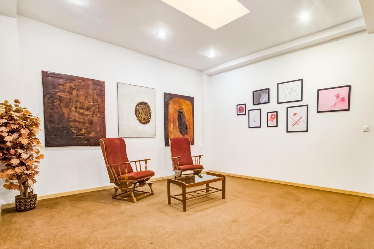 Oyo Hotel Parque Empresarial 阿维莱斯 外观 照片