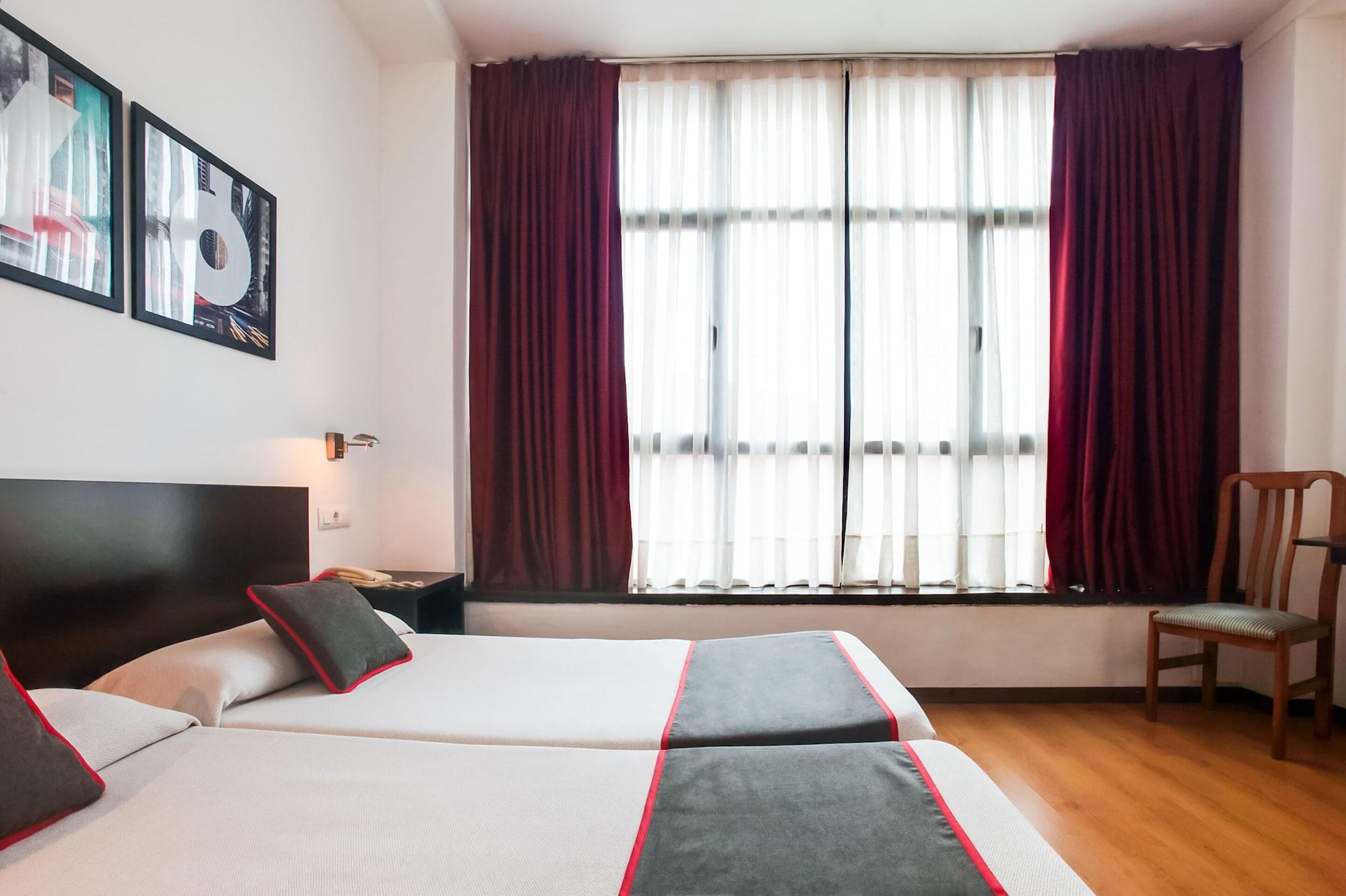 Oyo Hotel Parque Empresarial 阿维莱斯 外观 照片