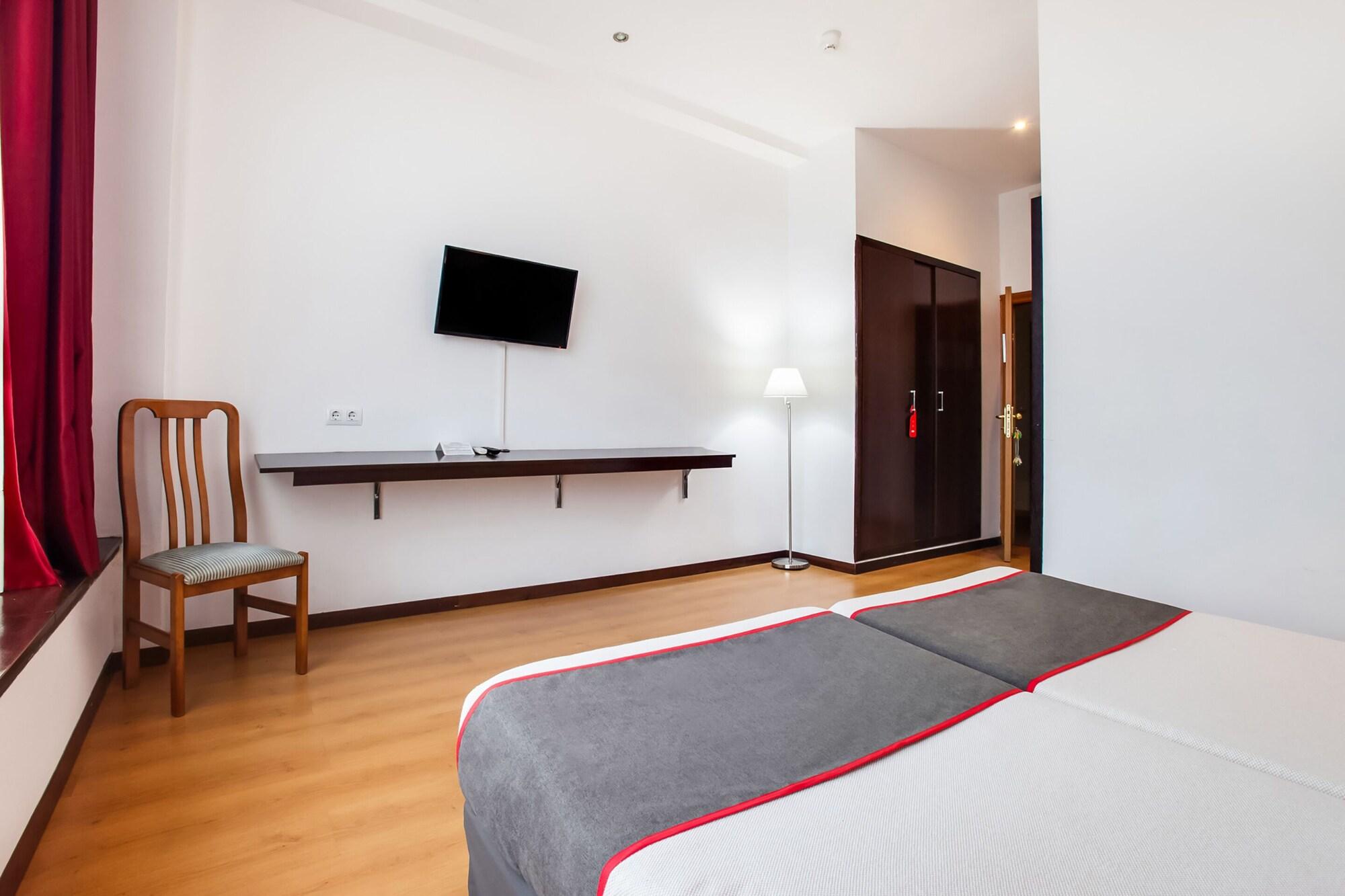 Oyo Hotel Parque Empresarial 阿维莱斯 外观 照片
