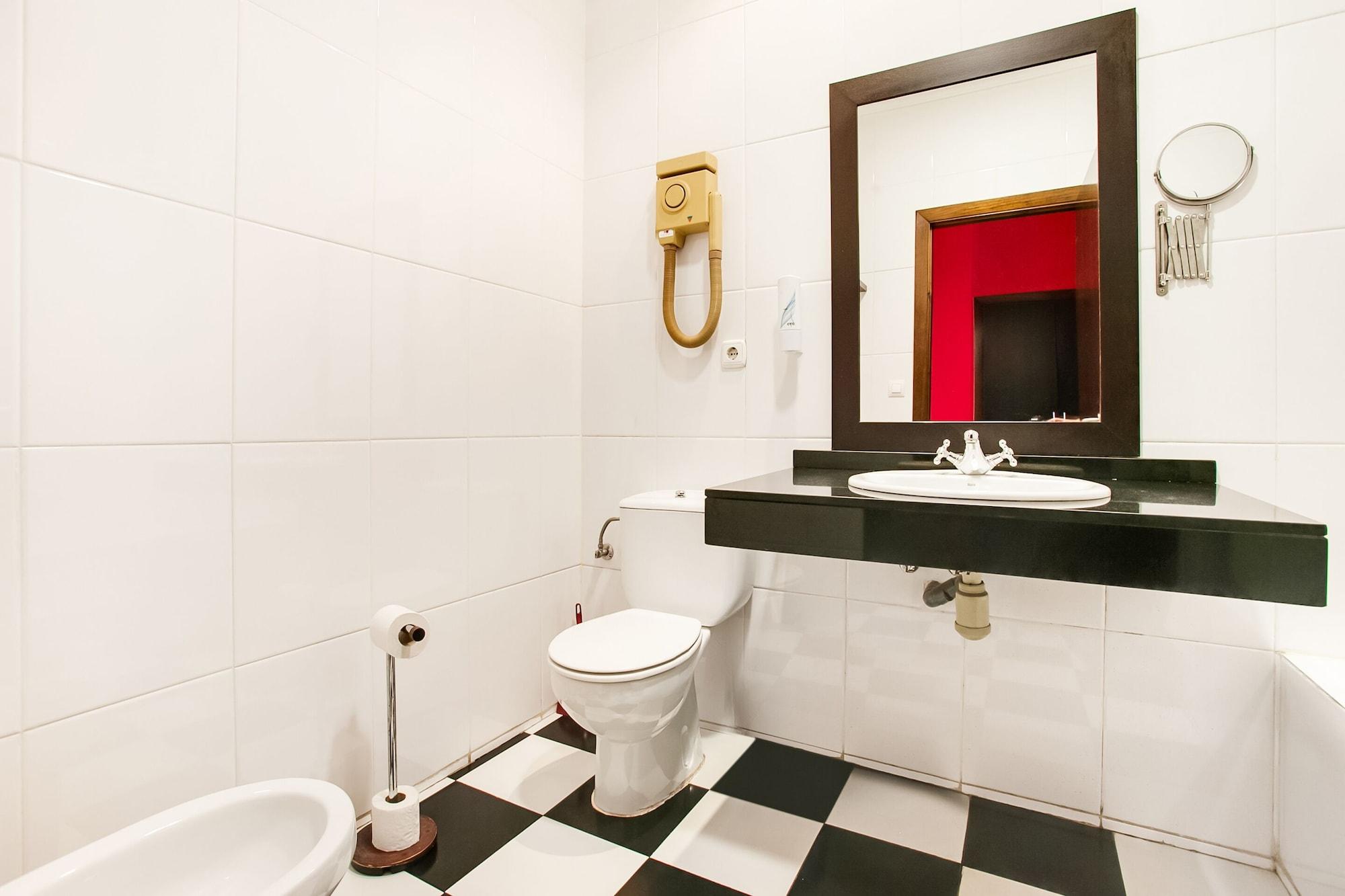 Oyo Hotel Parque Empresarial 阿维莱斯 外观 照片