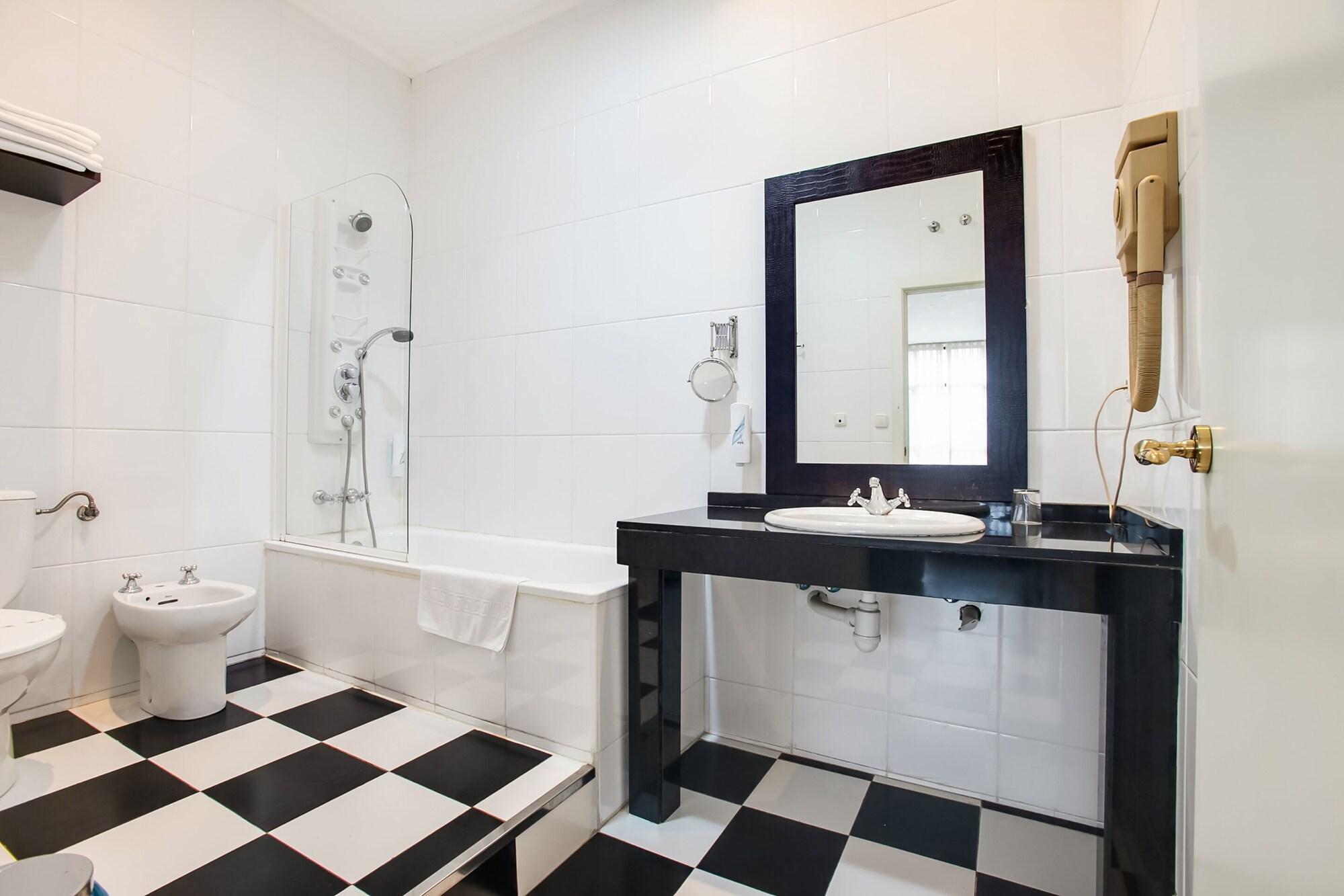 Oyo Hotel Parque Empresarial 阿维莱斯 外观 照片