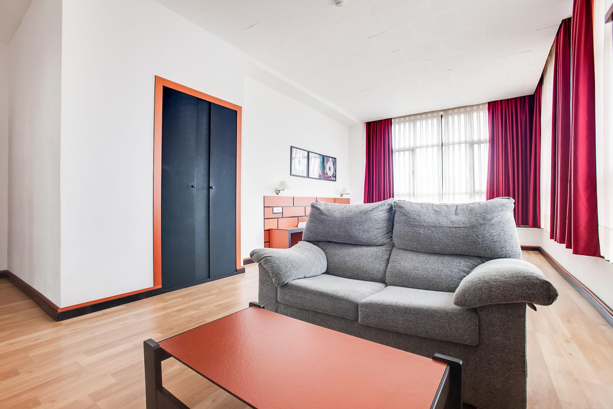 Oyo Hotel Parque Empresarial 阿维莱斯 外观 照片