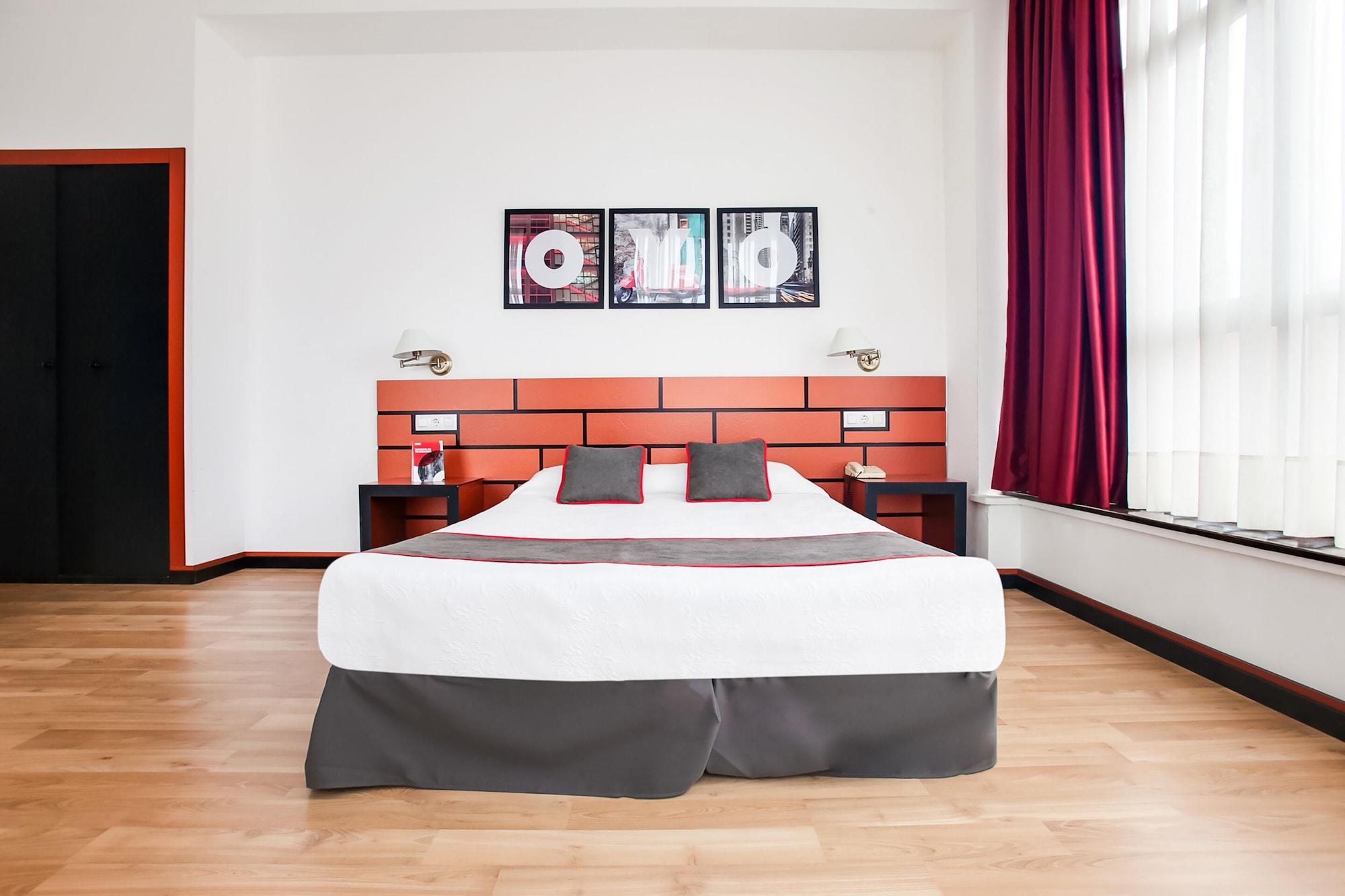Oyo Hotel Parque Empresarial 阿维莱斯 外观 照片
