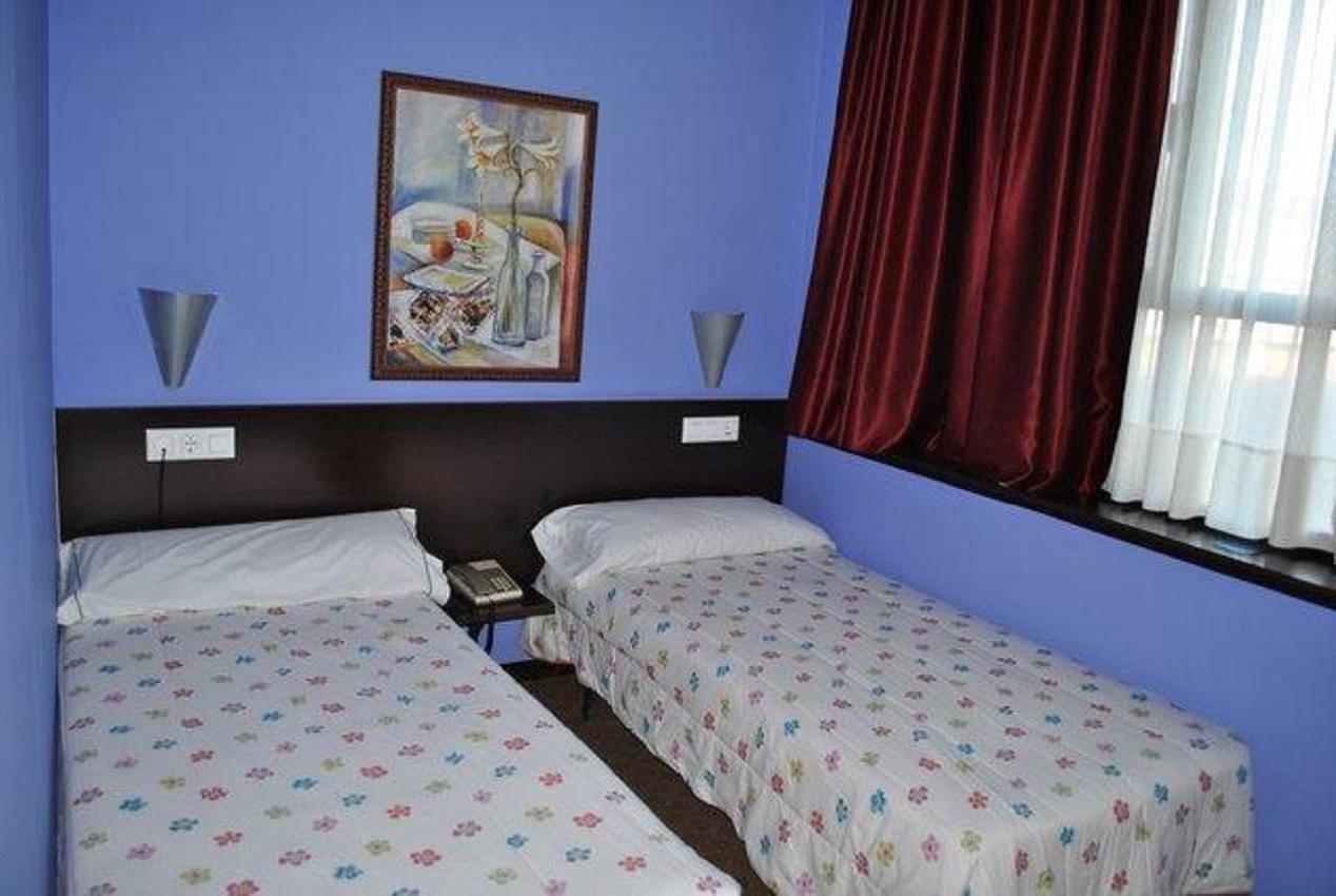 Oyo Hotel Parque Empresarial 阿维莱斯 外观 照片