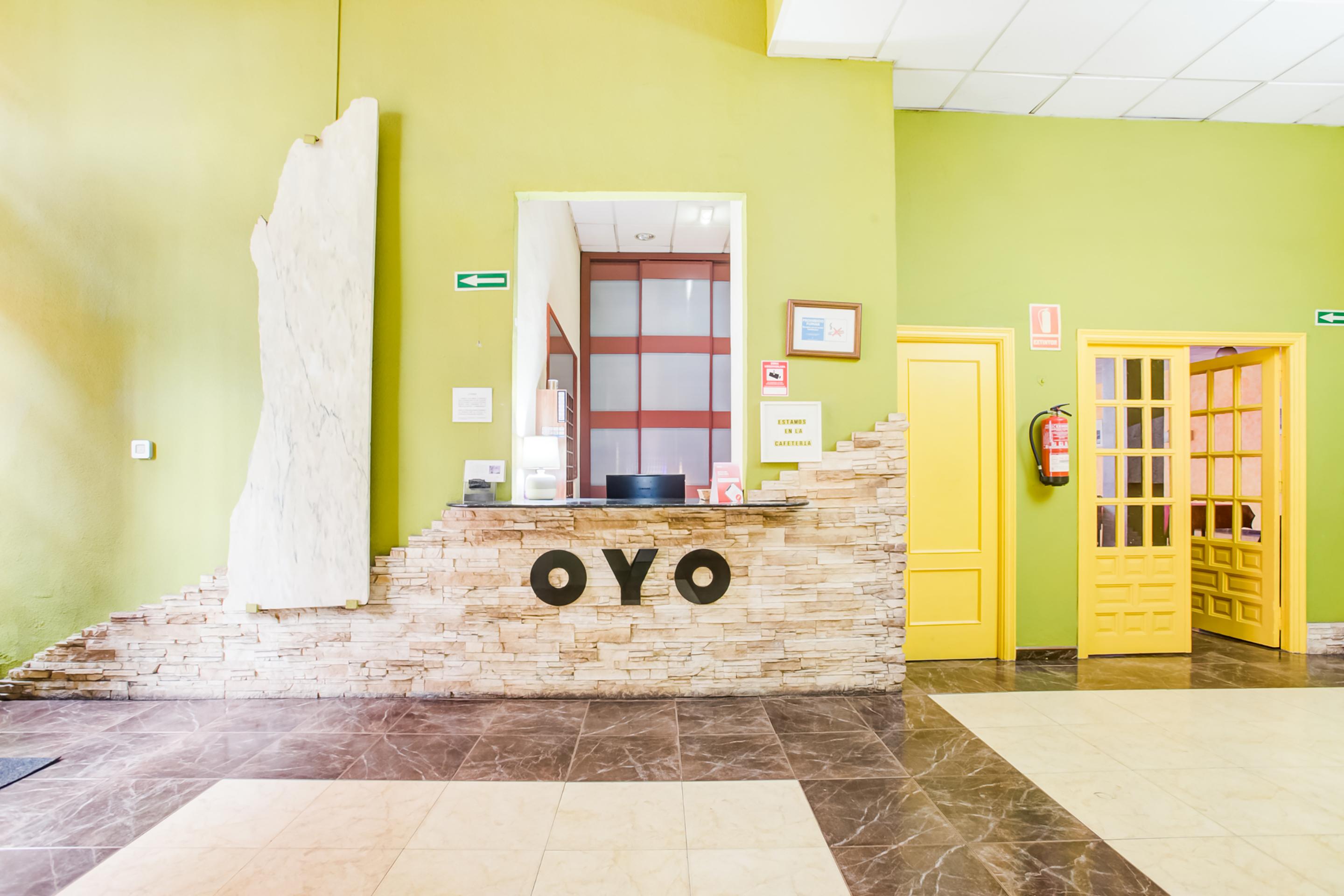 Oyo Hotel Parque Empresarial 阿维莱斯 外观 照片