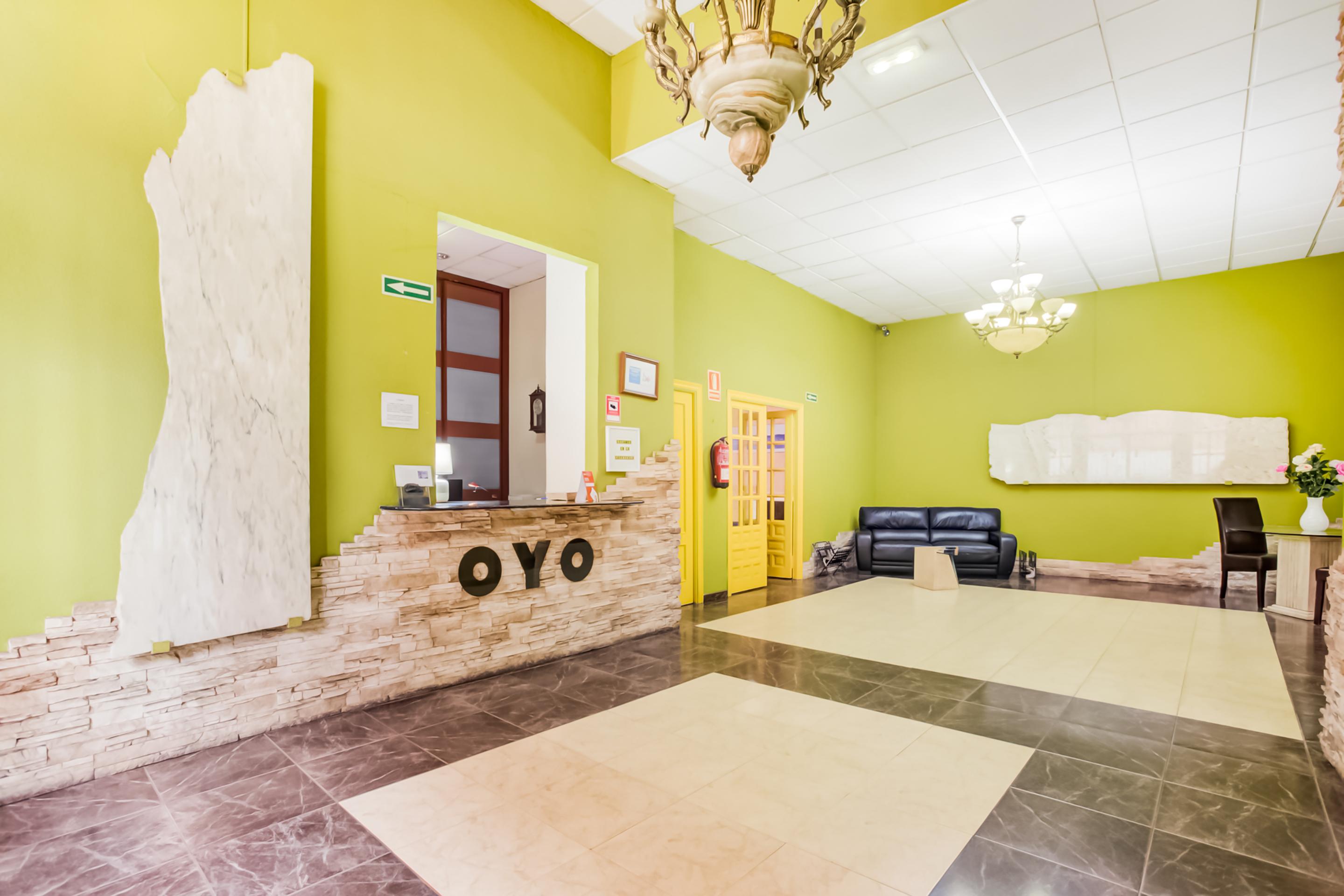 Oyo Hotel Parque Empresarial 阿维莱斯 外观 照片