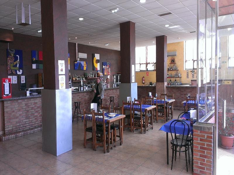 Oyo Hotel Parque Empresarial 阿维莱斯 外观 照片