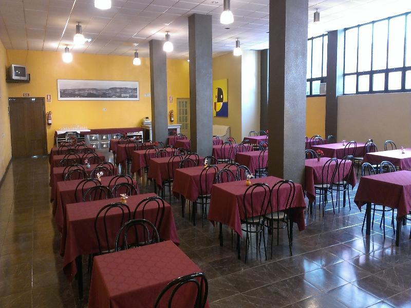 Oyo Hotel Parque Empresarial 阿维莱斯 外观 照片